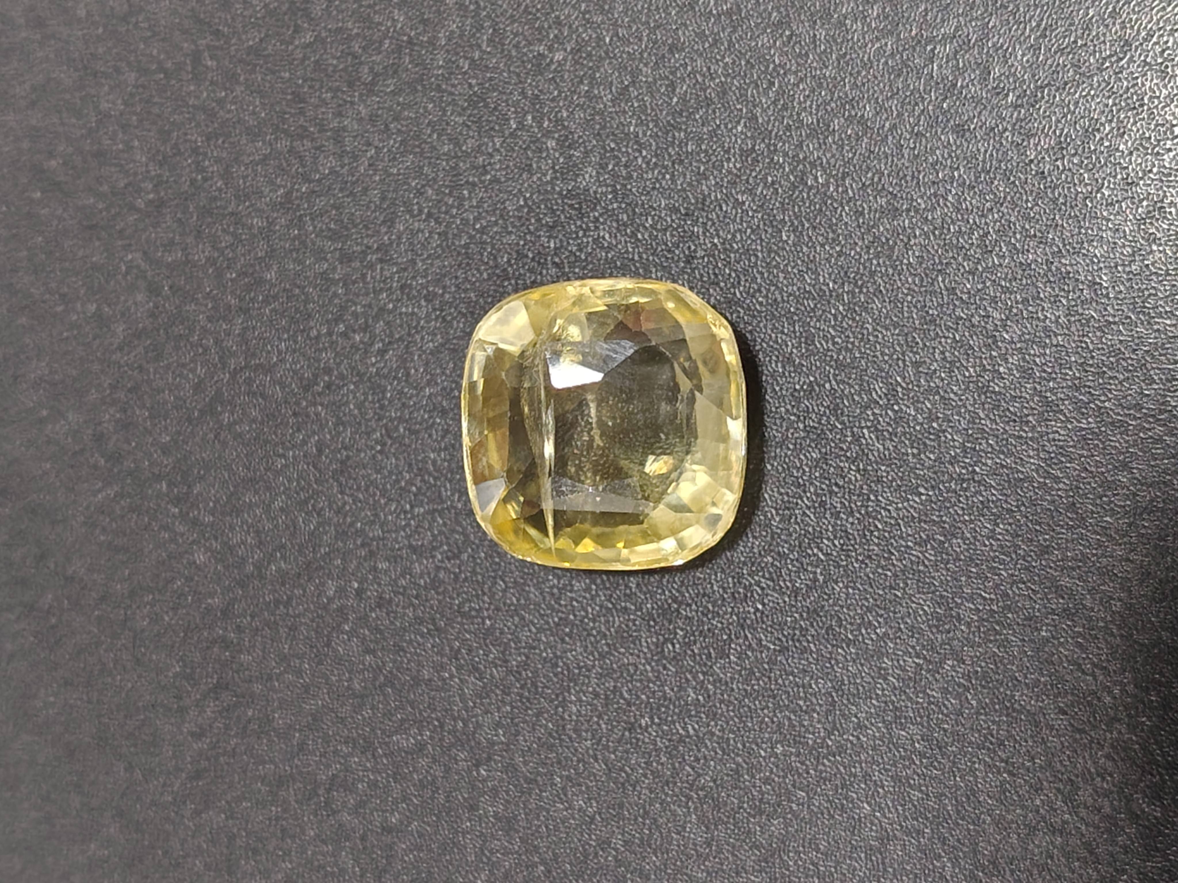 Yellow Sapphire (Pukhraj)