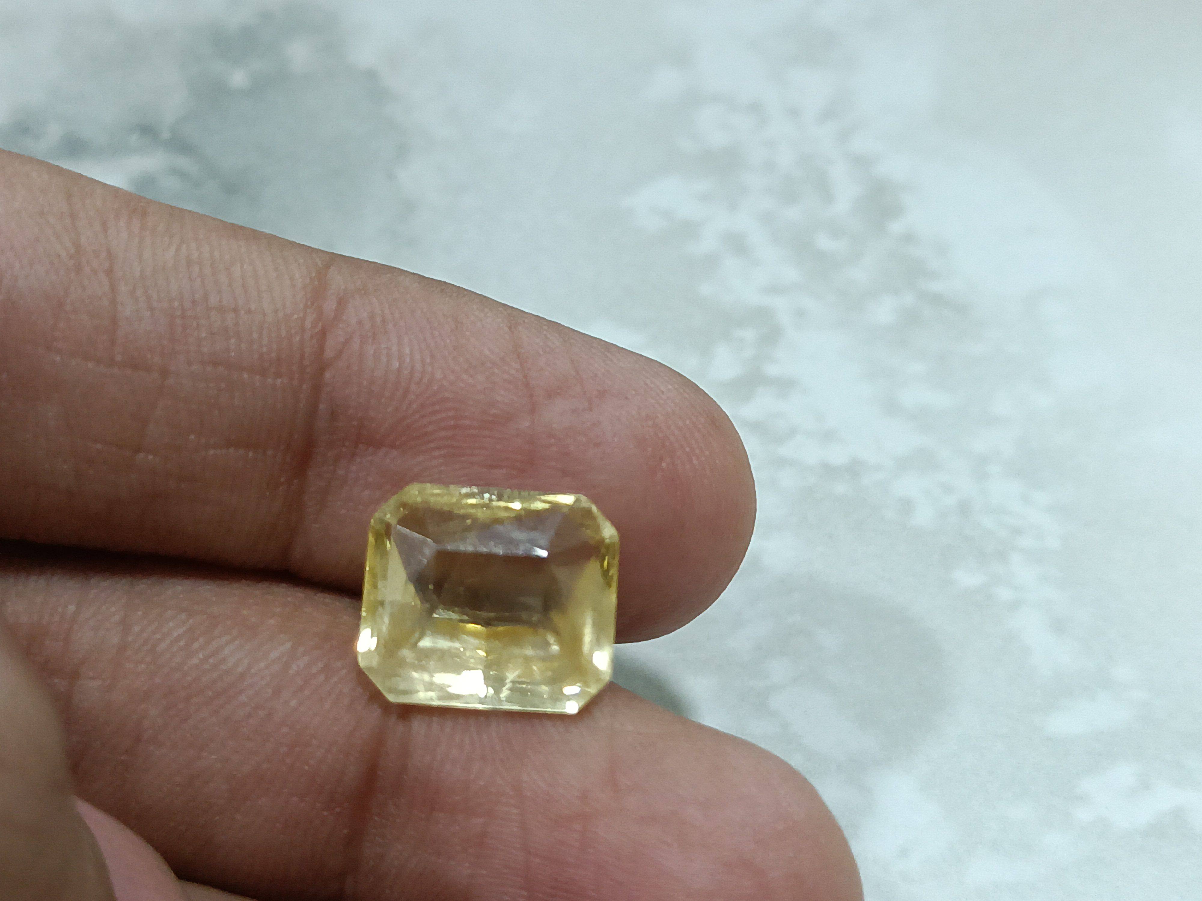 Yellow Sapphire (Pukhraj)